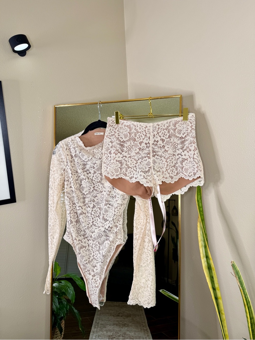 House of CB MARGOT Vintage Ivory Corded Lace Mini Shorts NWT - Picture 6 of 11